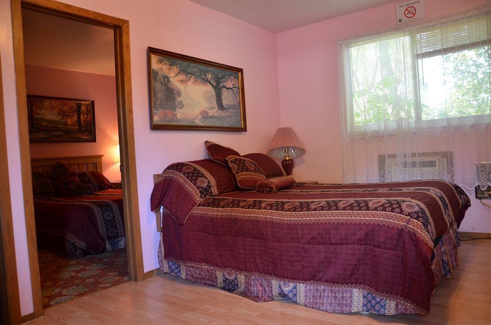 Deer Trail Motel วิสคอนซินเดลส์ ภายนอก รูปภาพ