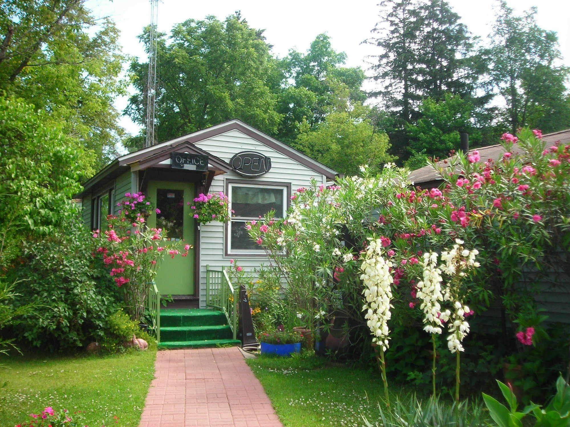 Deer Trail Motel วิสคอนซินเดลส์ ภายนอก รูปภาพ