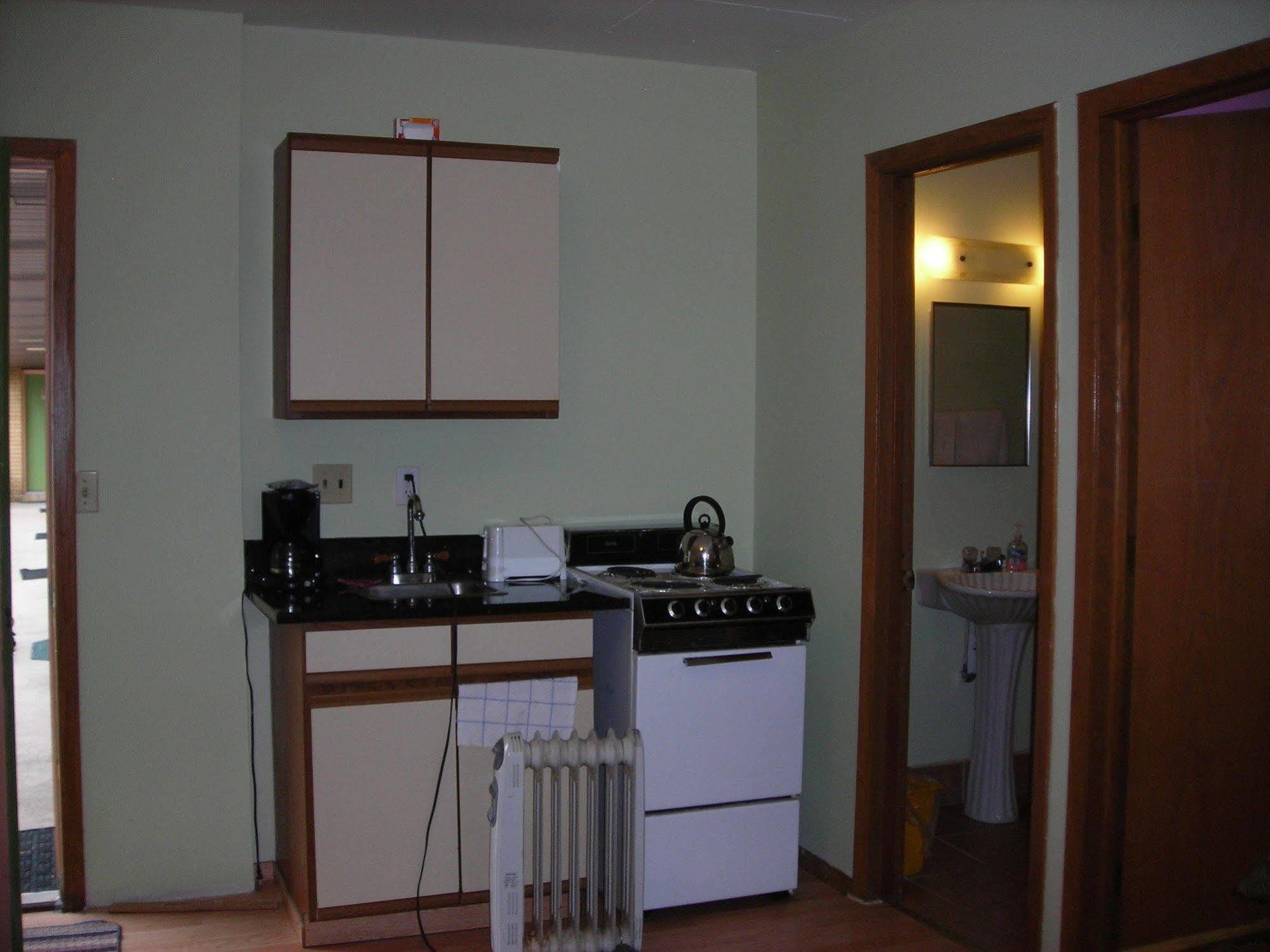 Deer Trail Motel วิสคอนซินเดลส์ ภายนอก รูปภาพ
